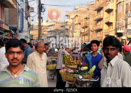 Street Scene mit Masse in Boudhanath, Nepal Stockfoto