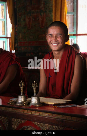 Portrait von Nepali buddhistischer Mönch in Sakya Tharig gompa Kloster in Boudhanath Stockfoto