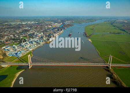 Luftaufnahme, Rhein Brücke von Emmerich Bundesstraße B 220, Span Kabel blieb Brücke, die Rhein-Hochwasser, Emmerich am Rhein, Stockfoto