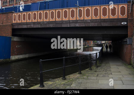 Rochdale Kanal durch Manchester Stadtzentrum, wo eine Flut von Todesfällen durch Ertrinken zeigen einen Serienmörder, ist aktiv. Stockfoto