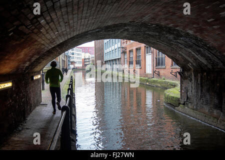 Rochdale Kanal durch Manchester Stadtzentrum, wo eine Flut von Todesfällen durch Ertrinken zeigen einen Serienmörder, ist aktiv. Stockfoto