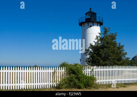 Lattenzaun vor historischen East Lighthouse Tower Chop auf der Insel Martha's Vineyard in Massachusetts. Stockfoto