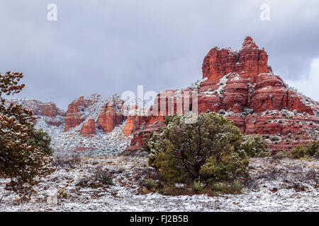 Bell Rock Winter Schneelandschaft, Sedona, Arizona Stockfoto
