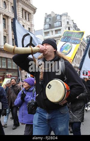 Stoppen Sie Trident Demonstration, organisiert von der Kampagne für nukleare Abrüstung, London, England, UK. 27.02.2016 Stockfoto