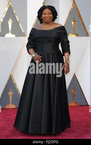 Los Angeles, CA, USA. 28. Februar 2016. Whoopi Goldberg bei der Ankunft für den 88. Academy Awards Oscars 2016 - Ankunft 1, der Dolby Theater in Hollywood und Highland Center, Los Angeles, CA 28. Februar 2016. Bildnachweis: Elizabeth Goodenough/Everett Collection/Alamy Live-Nachrichten Stockfoto