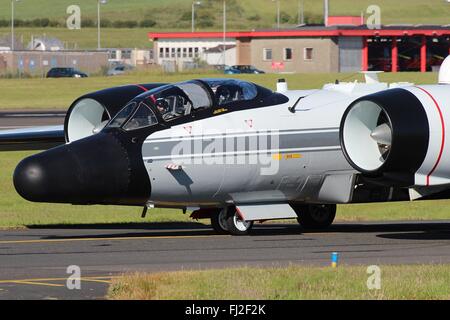 N926NA, ein Martin WB-57F Canberra, betrieben von der NASA, taxis in am Flughafen Prestwick nach einem Transatlantik-Flug. Stockfoto