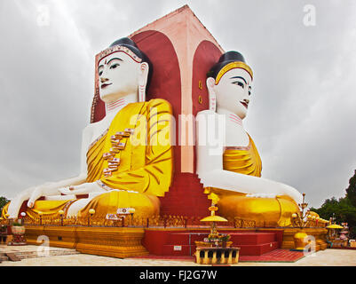 KYAIK WORTSPIEL PAYA ist 4 sitzen BUDDHA-Statuen schauen in vier Richtungen - BAGO, MYANMAR Stockfoto