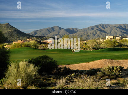 Die Wüste Berg Wohnsiedlung & Golfplatz im nördlichen SCOTTSDALE, ARIZONA Stockfoto