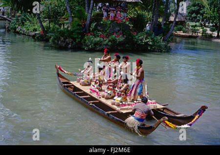 Bunten traditionellen POLYNESISCHEN Zeremonie - POLYNESIAN CULTURAL CENTER, OAHU, HAWAII Stockfoto