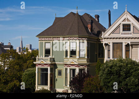 Klassische Ansicht des viktorianischen Häusern vom ALAMO PARK - SAN FRANCISCO, Kalifornien Stockfoto