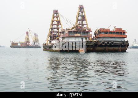 Schiffe in der Bucht von Luanda, Angola, Afrika Stockfoto