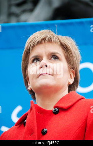 Trident-Demo organisiert von CND zu stoppen. Nicola Sturgeon, MdB, erster Minister von Schottland und Führer der Scottish National Party (SNP) Stockfoto