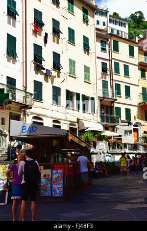 Riomaggiore ist ein Dorf und eine Gemeinde in der Provinz La Spezia, gelegen in einem kleinen Tal in der italienischen Region Ligurien. Stockfoto