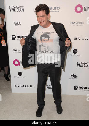 Hollywood, Kalifornien, USA. 29. Februar 2016. Charlie Sheen. 24. jährliche Elton John Academy Awards Viewing Party gesponsert von Bvlgari, MAC Cosmetics, Neuro-Getränke und Diana Jenkins am West Hollywood Park gehalten. Stockfoto