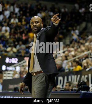 Berkeley, CA, USA. 28. Februar 2016. Kalifornien Cheftrainer Cuonzoc Martin bei der NCAA Männer Basketball-Spiel zwischen den USC Trojans und die California Golden Bears 87-65 gewinnen bei Hass Pavillon Berkeley Kalifornien Thurman James/CSM/Alamy Live News Stockfoto