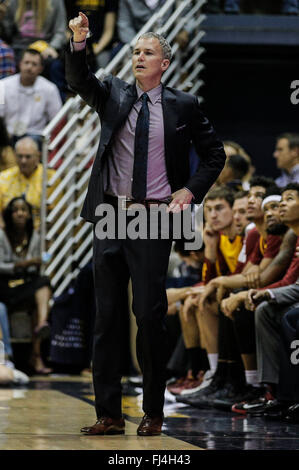 Berkeley, CA, USA. 28. Februar 2016. USC Trainer Andy Enfield während der NCAA Männer Basketball-Spiel zwischen den USC Trojans und die California Golden Bears 65-87 verloren an Hass Pavillon Berkeley Kalifornien Thurman James/CSM/Alamy Live News Stockfoto