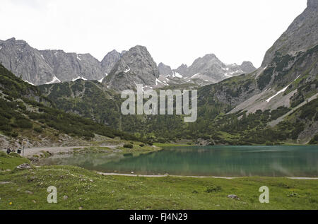 Berge über seebensee gesehen, über ehrwald, österreichische Alpen, Österreich. Stockfoto