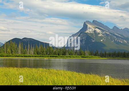 Vermilion Seen mit Mount Rundle, Kanada, Alberta Banff National Park Stockfoto