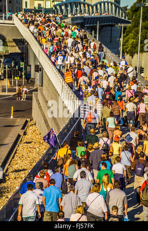 Sportfans Warteschlange eintragen Melbourne Cricket Gründen, Australien Stockfoto