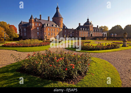 Burg Anholt mit französischen formalen Garten, zurück-Anholt, Münsterland, Nordrhein-Westfalen, Deutschland Stockfoto