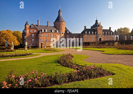 Burg Anholt mit französischen formalen Garten, zurück-Anholt, Münsterland, Nordrhein-Westfalen, Deutschland Stockfoto