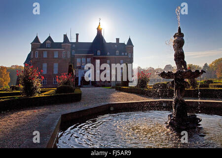 Brunnen vor der Burg Anholt, französische formale Garten zurück-Anholt, Münsterland, Nordrhein-Westfalen, Deutschland Stockfoto