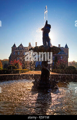 Brunnen vor der Burg Anholt, französische formale Garten zurück-Anholt, Münsterland, Nordrhein-Westfalen, Deutschland Stockfoto