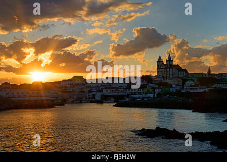 Sonnenuntergang in der Nähe von Sao Mateus de Calheta, Terceira, Portugal, Azoren Stockfoto