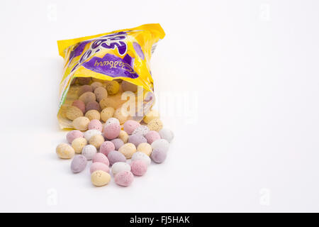 Ein Paket von Cadbury es Mini-Eiern. Stockfoto