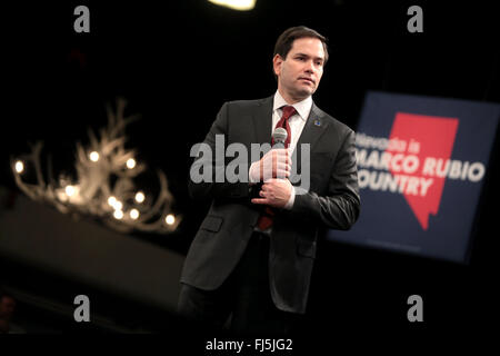 Republikanische Präsidentschaftskandidat Senator Marco Rubio im Gespräch mit Fans auf einer Kundgebung der Kampagne an die Silverton Hotel & Casino-Februar 23, 2016 in Las Vegas, Nevada. Stockfoto