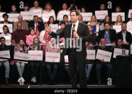 Republikanische Präsidentschaftskandidat Senator Marco Rubio im Gespräch mit Fans auf einer Kundgebung der Kampagne an die Silverton Hotel & Casino-Februar 23, 2016 in Las Vegas, Nevada. Stockfoto