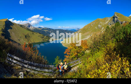 Traualpsee in den Tannheimer Bergen in Herbst, Österreich, Tirol Stockfoto