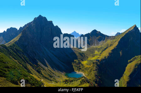 Blick auf Lachenssee und Landsberger Hütte in Tannheim Berge, Österreich, Tirol Stockfoto