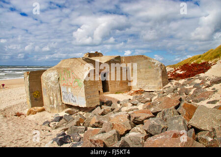 Ruine eines Bunkers am Strand, Dänemark Stockfoto