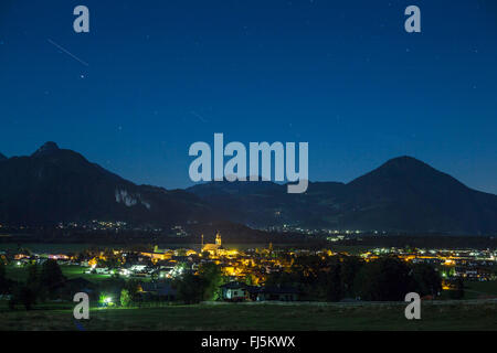 Dorf Ebbs in Tirol bei Nacht, Österreich, Tirol, Ebbs Stockfoto