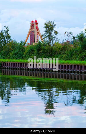 Datteln-Hamm-Kanal und Fördergerüst Kohle Grube Haus Aden, Deutschland, Nordrhein-Westfalen, Ruhrgebiet, Bergkamen Stockfoto