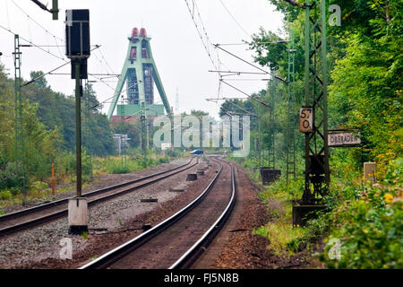 Eisenbahnschienen und Fördergerüst Kohle Grube Haus Aden, Deutschland, Nordrhein-Westfalen, Ruhrgebiet, Bergkamen Stockfoto