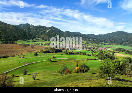 Blick über Bergwiesen, Unterammergau und Puerschling, Deutschland, Bayern, Oberbayern, Oberbayern, Unterammergau Stockfoto