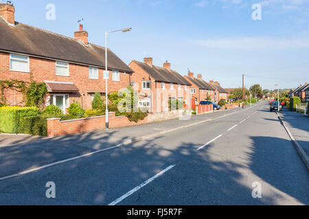 Gehäuse auf eine typische 50er Rat im Dorf dem Ruddington, Nottinghamshire, England, Großbritannien Stockfoto