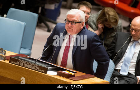 New York, USA. 29. Februar 2016. Deutscher Außenminister Frank-Walter Steinmeier (SPD) spricht vor der UN-Sicherheitsrat in New York, USA, 29. Februar 2016. Später an diesem Tag reist Steinmeier in Washington, um seinen US-amerikanischen Amtskollegen John Kerry zu treffen. Foto: KAY NIETFELD/Dpa/Alamy Live News Stockfoto