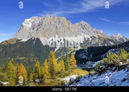 Wetterstein Gebirge, Zugspitz Gruppe im Herbst, Oberbayern, Oberbayern, Bayern, Deutschland Stockfoto