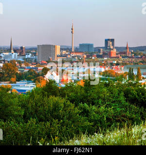 Panorama der Stadt mit Florianturm, Fernsehturm Dortmund, Deutschland, Nordrhein-Westfalen, Ruhrgebiet, Dortmund Stockfoto