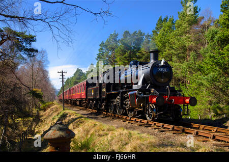 Klasse 2MT Ivatt 2-6-0 Lok 46512 Strathspey Steam Dampfeisenbahn, United Kingdom, England, Boat of Garten Stockfoto