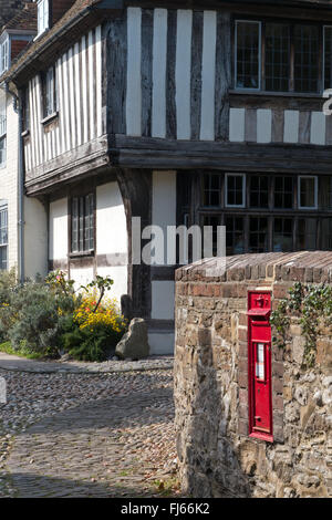 Einer ruhigen malerischen Ecke von Roggen in East Sussex, England, mit ihm cobbed Gassen und Fachwerkhäusern Stockfoto