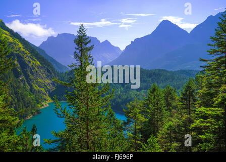 Blick vom Fernpass auf Berg-See-Juwel mit Wettersteingebirge und Zugspitze, Österreich, Tirol Stockfoto