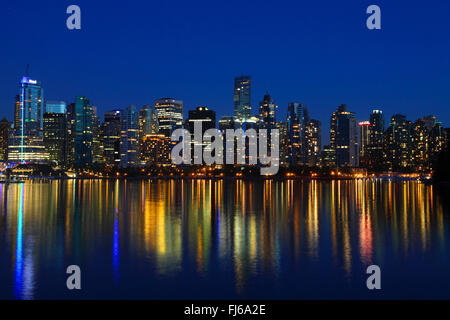 Blick vom Stanley Park in Vancouver in der Nacht, Kanada, British Columbia, Vancouver Stockfoto