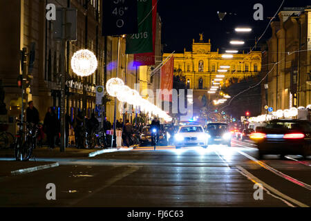 Deutschland, München, Blick auf die Maximilianstraße Stockfoto, Bild ...