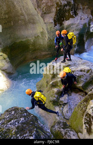 Canyoning in der Verdon-Schlucht am Ort namens Imbut, Frankreich, Provence, Grand Canyon Du Verdon Stockfoto