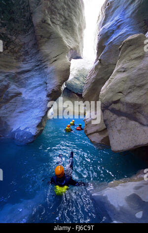 Canyoning in der Verdon-Schlucht am Ort namens Imbut, Frankreich, Provence, Grand Canyon Du Verdon Stockfoto