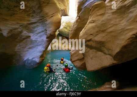 Canyoning in der Verdon-Schlucht am Ort namens Imbut, Frankreich, Provence, Grand Canyon Du Verdon Stockfoto